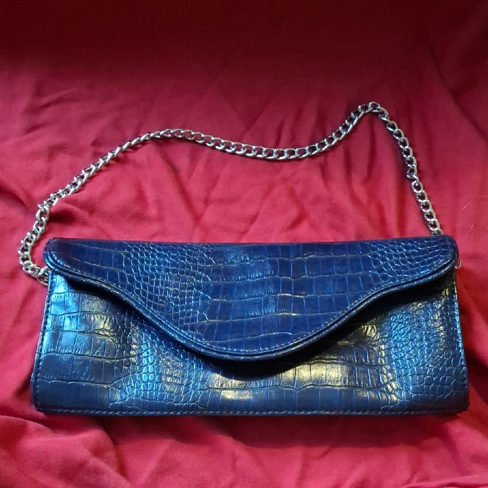 Chic Navy Crocodile-Embossed Clutch